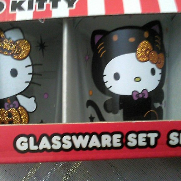 BNIB HELLO KITTY BY SANRIO SHOT GLASSES ( 4 DIFFERENT IMAGES) 1.5 OZ. GLITTERY - Picture 4 of 6
